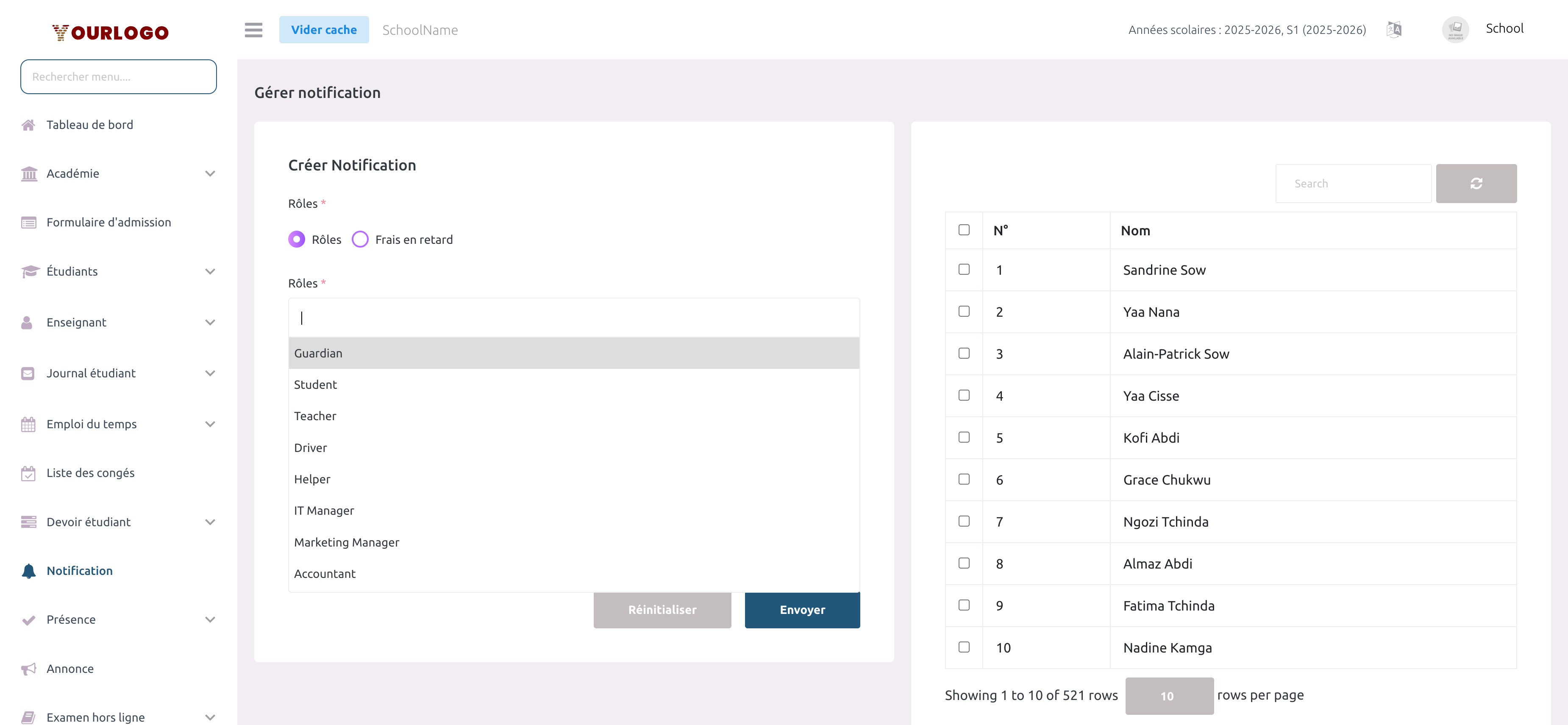 Menu déroulant des rôles déplié montrant tous les rôles disponibles : Parent, Élève, Enseignant, Chauffeur, Aide, Responsable IT, Responsable Marketing, Comptable