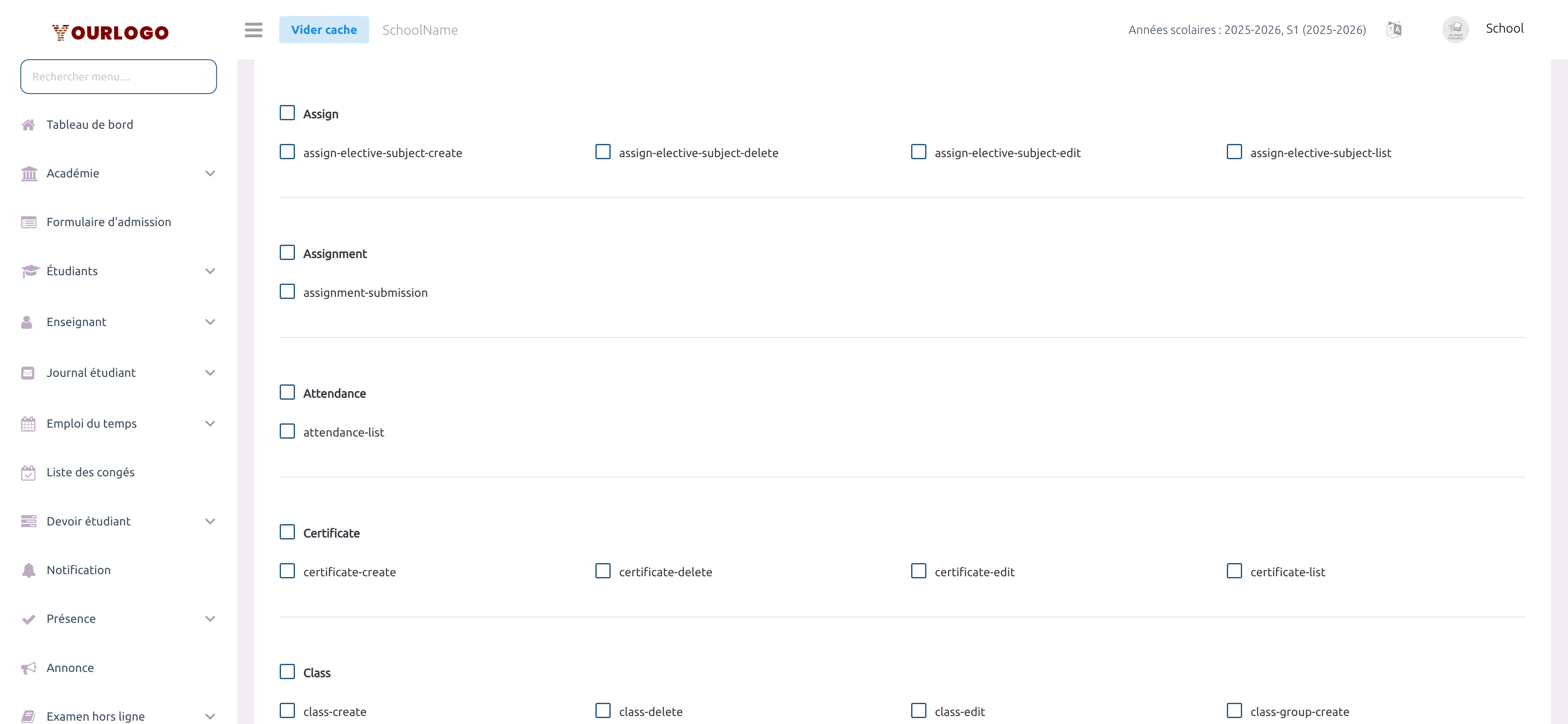 Matrice de permissions montrant les cases à cocher organisées par catégorie de fonctionnalité