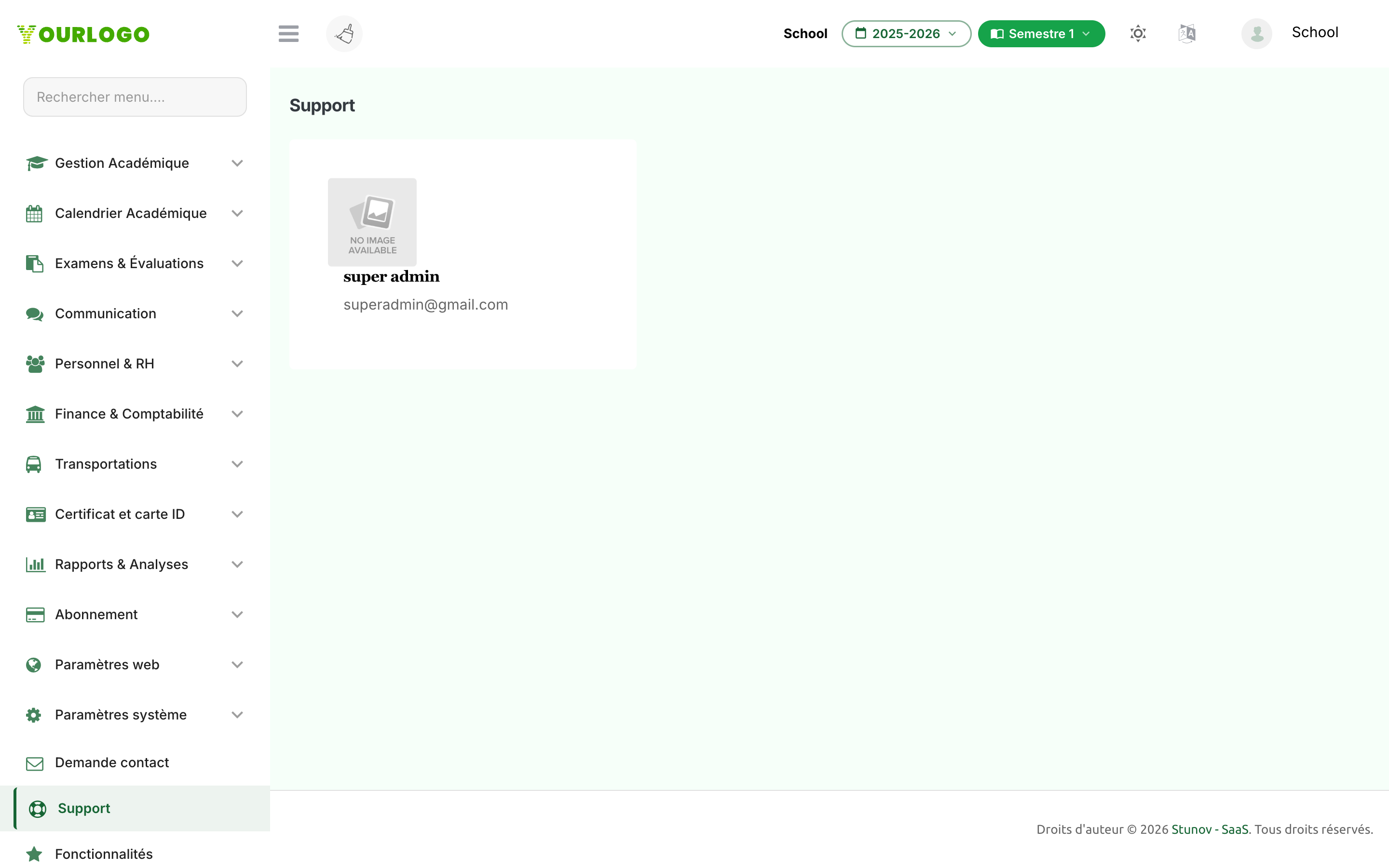 Page d'assistance affichant les cartes de contact d'assistance avec le nom, l'e-mail et le téléphone