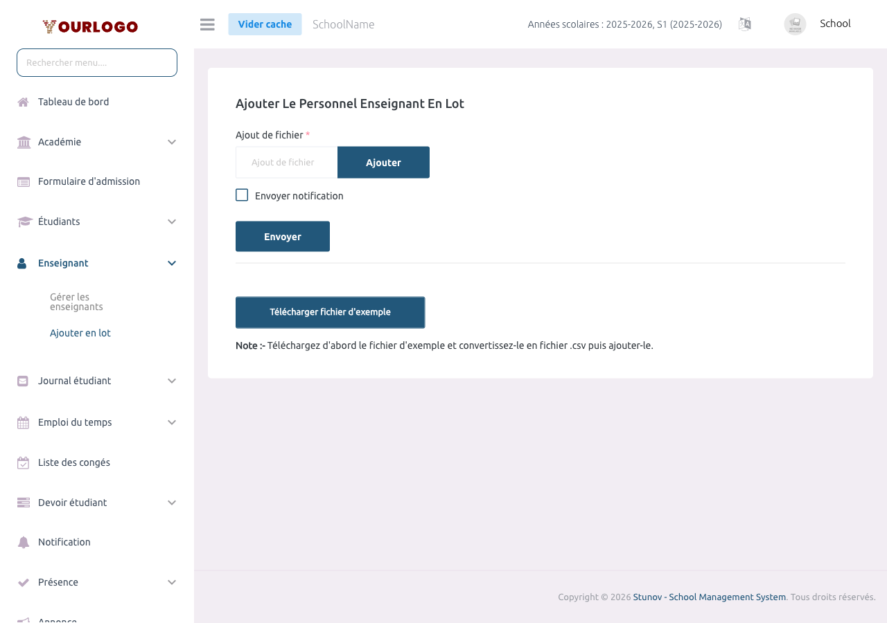 Page d'import en masse des enseignants — bouton Télécharger le fichier exemple, sélecteur de fichier et option Envoyer l'e-mail d'inscription